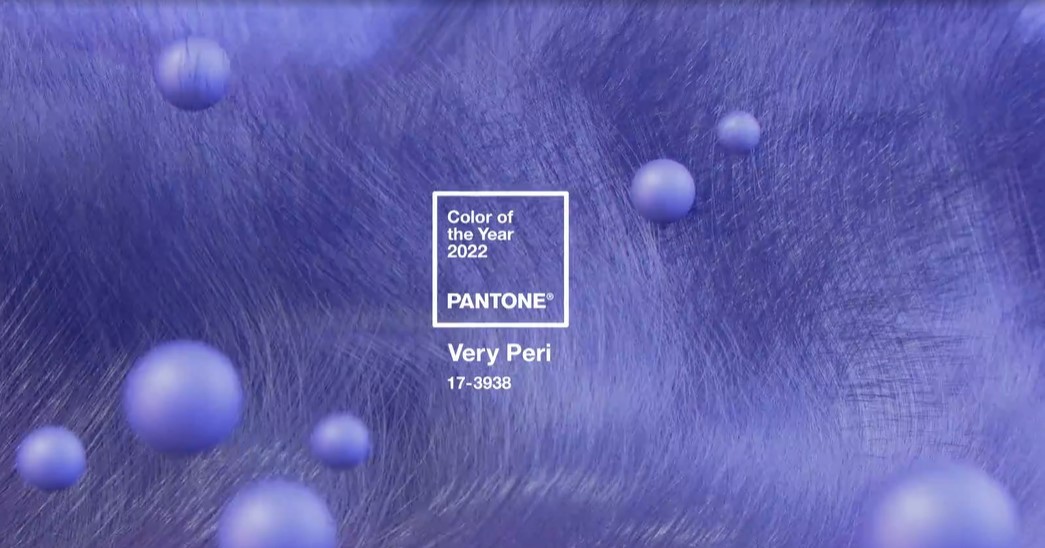 Foto da apresentação da Cor Pantone do Ano 2022, chamada Very Peri, uma mistura de blues com tons inferiores vermelho-púrpura.   